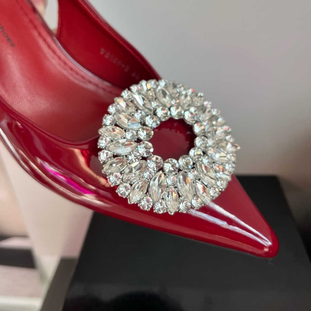 Set of Crystal shoe clip on, graduation decorative and wedding accessory.